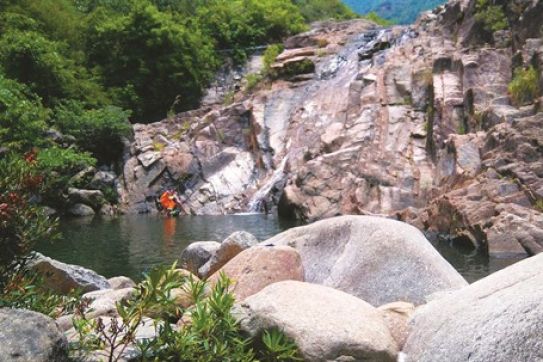 Suôi Mo, un fantastique ruisseau de la cordillère de Truong Son