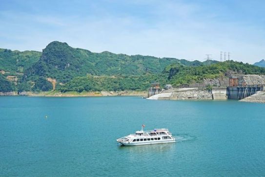 Spiritual tour by cruise ship launched in Hoa Binh