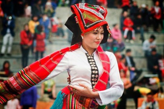 Colorful costumes of ethnic women in Son La