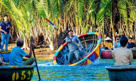 CAM THANH COCONUT JUNGLE & LANTERN MAKING 