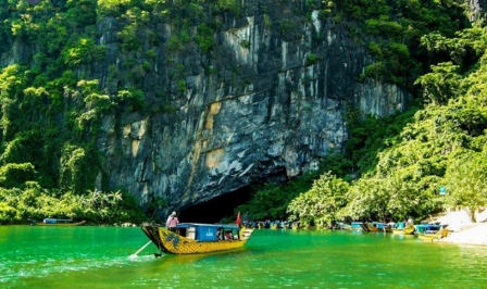 ONE-DAY DISCOVERY OF PARADISE CAVE & PHONG NHA CAVE