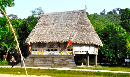 Co Tu Village